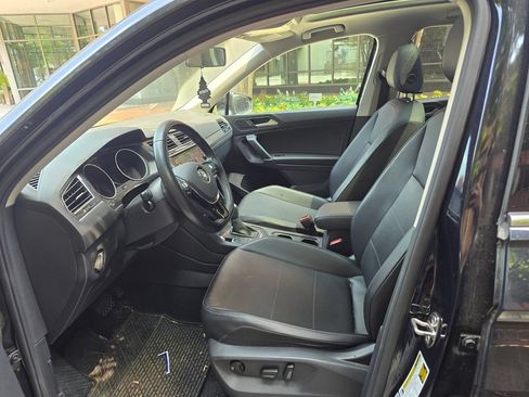 Used 2018 Volkswagen Tiguan SE w/ Panoramic Sunroof Package AWD/4WD image 9