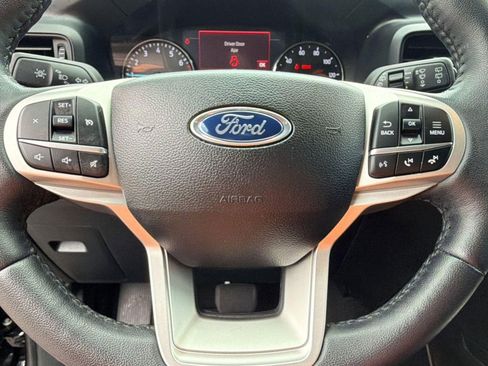 Used 2023 Ford Explorer XLT RWD image 16