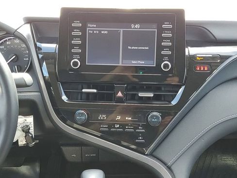 Used 2024 Toyota Camry SE image 13