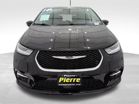 Used 2024 Chrysler Pacifica Touring-L image 9