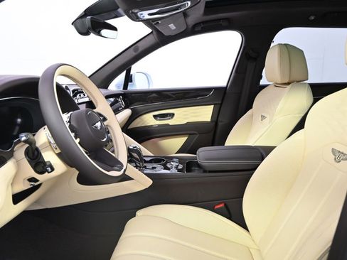 New 2025 Bentley Bentayga AWD/4WD image 13