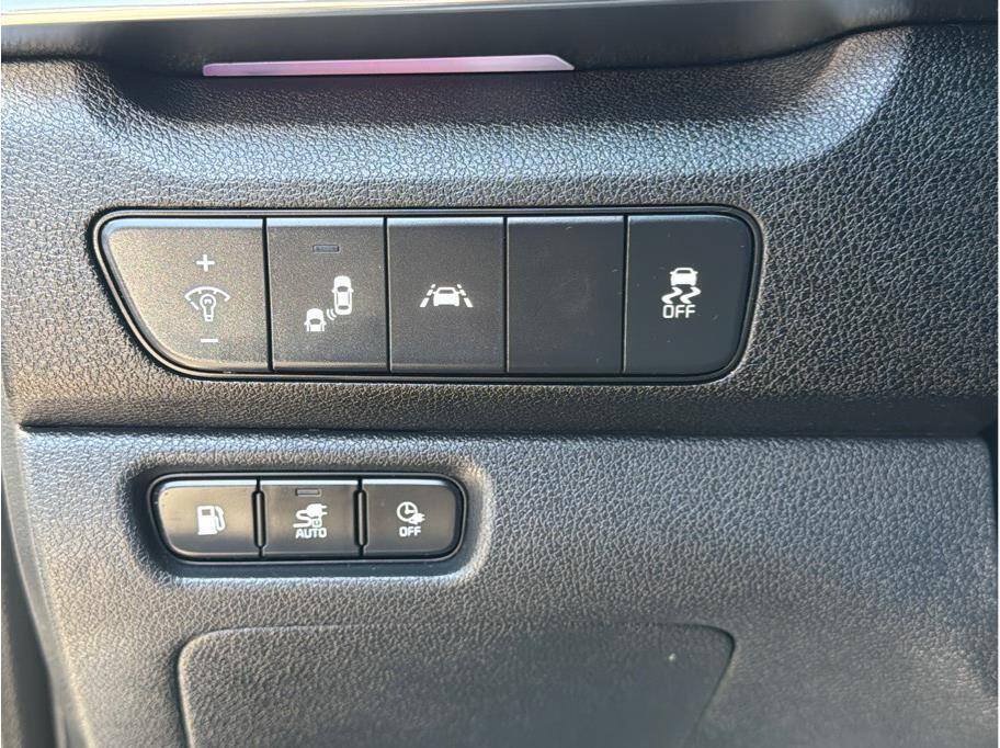 Used 2022 Kia Niro LXS FWD image 12