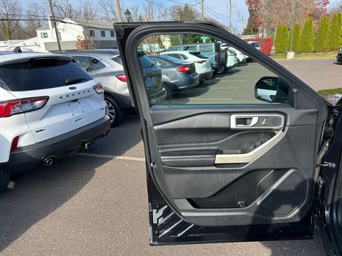 Certified 2021 Ford Explorer XLT image 10