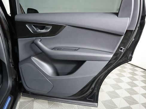 Certified 2025 Audi Q7 2.0T Premium image 27