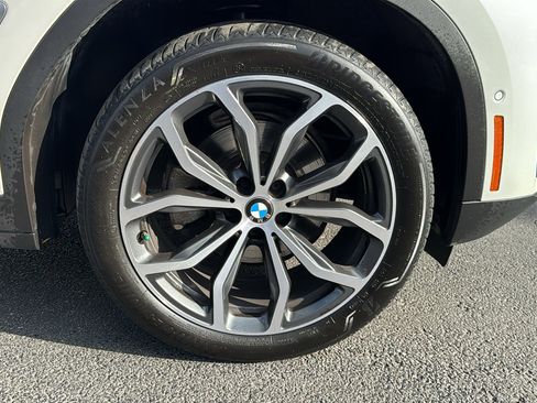 Used 2025 BMW X4 xDrive30i w/ Premium Package image 9