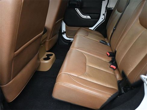 Used 2017 Jeep Wrangler Unlimited Sahara w/ Connectivity Group image 39