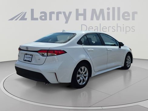 Used 2025 Toyota Corolla LE FWD image 5