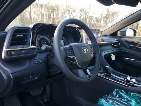 New 2026 Toyota Crown XLE image 12