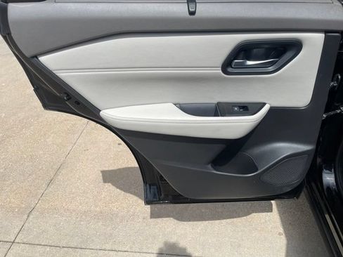 Used 2023 Nissan Rogue SV w/ SV Premium B Package AWD/4WD image 8