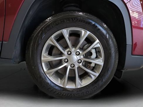 Used 2021 Jeep Cherokee Latitude Lux AWD/4WD image 25