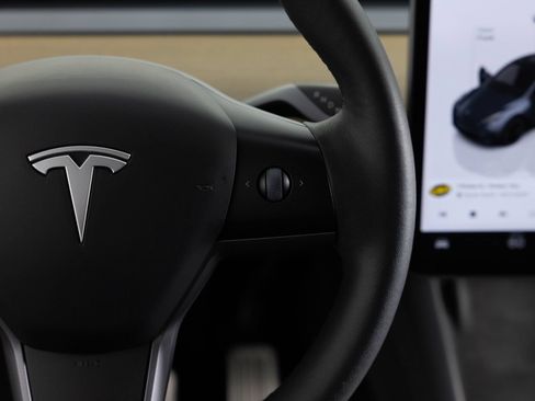 Used 2023 Tesla Model Y Long Range AWD/4WD image 32
