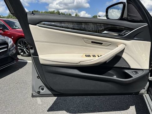 Used 2021 BMW 530i w/ Premium Package RWD image 10