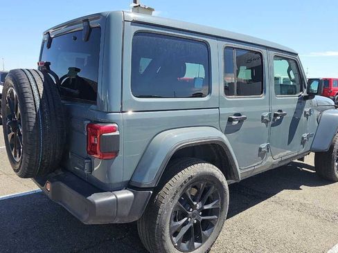 Used 2025 Jeep Wrangler Unlimited Sahara w/ Safety Group AWD/4WD image 4