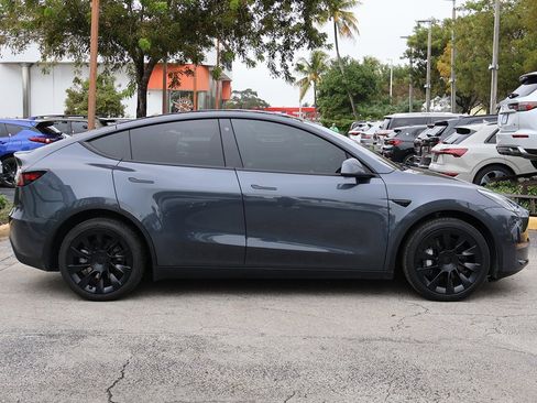 Used 2023 Tesla Model Y Long Range image 18