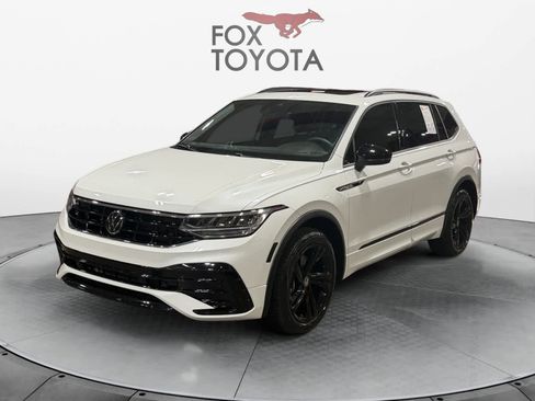 Used 2024 Volkswagen Tiguan SE R-Line FWD image 1