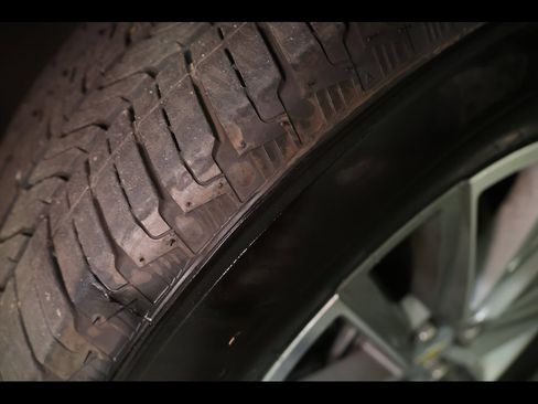 Used 2022 Chevrolet Traverse LT image 12