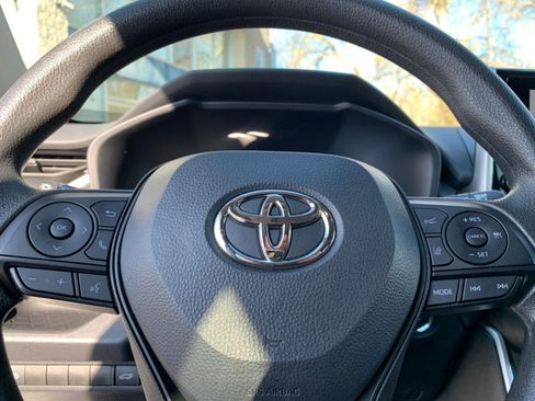 Used 2025 Toyota RAV4 XLE image 29