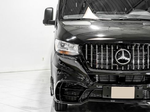 Used 2024 Mercedes-Benz Sprinter 3500 image 35
