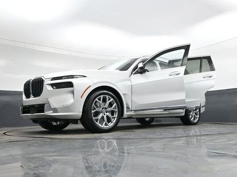 Used 2023 BMW X7 xDrive40i w/ Premium Package image 42