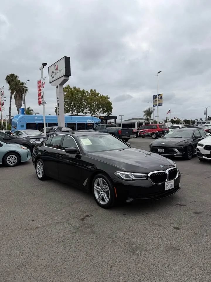 Used 2022 BMW 530i w/ Convenience Package RWD image 3