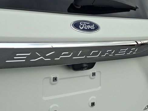 Certified 2023 Ford Explorer Limited AWD/4WD image 34