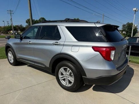 Used 2024 Ford Explorer XLT w/ Equipment Group 202A AWD/4WD image 8