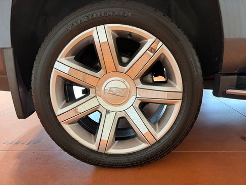 Used 2020 Cadillac Escalade Luxury AWD/4WD image 16