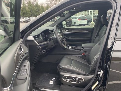 New 2025 Jeep Grand Cherokee L Overland w/ Advanced Protech Group III image 16