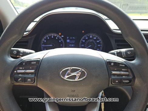 Used 2020 Hyundai Elantra SEL w/ Cargo Package (C1) FWD image 11