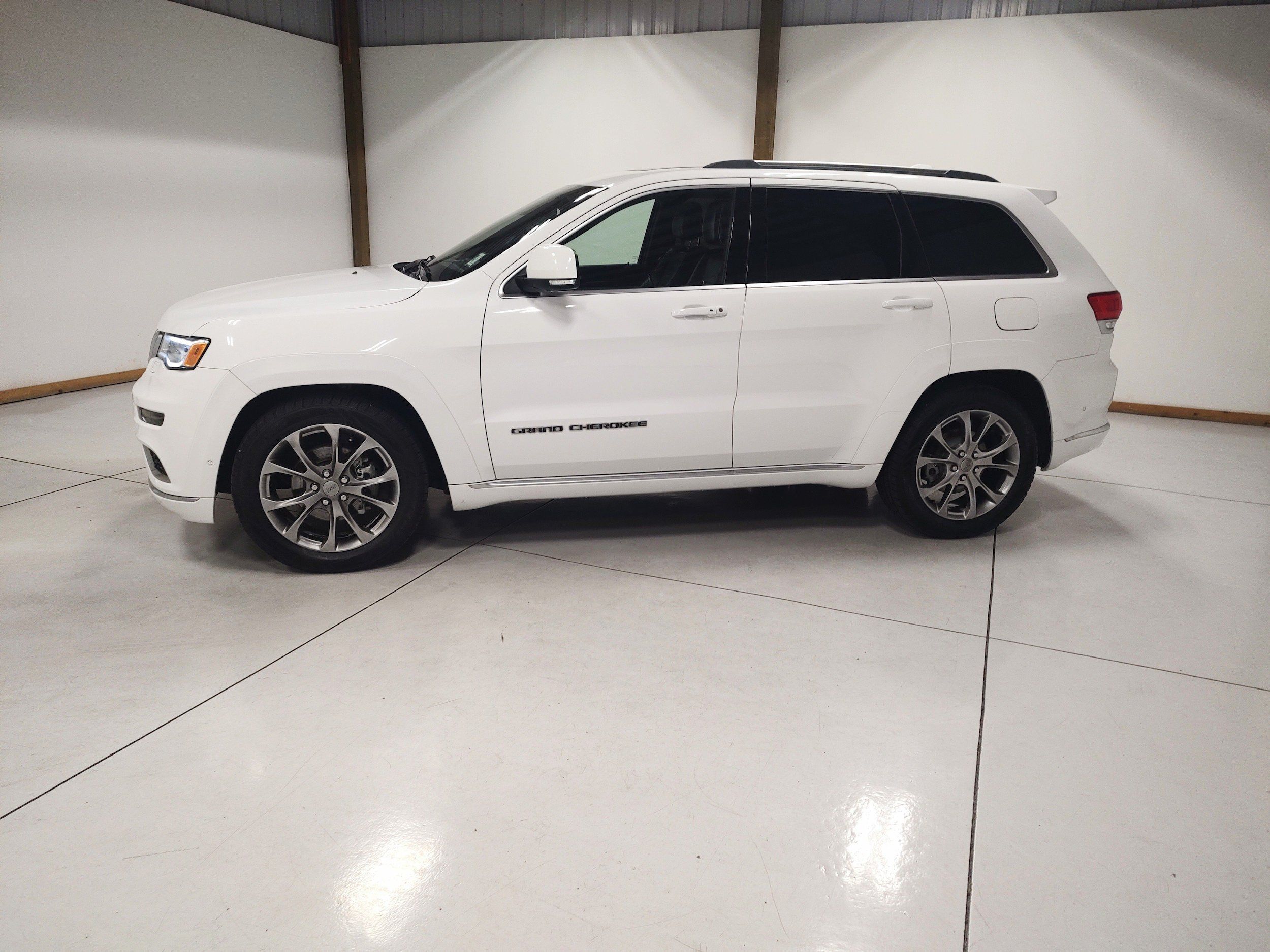 Used 2020 Jeep Grand Cherokee Summit AWD/4WD image 4