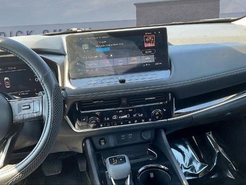 Used 2024 Nissan Rogue SL w/ SL Premium Package image 9