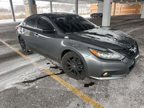 Used 2018 Nissan Altima 2.5 SR w/ SR Midnight Edition image 2