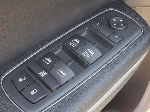 Used 2017 Chrysler 300 S AWD/4WD image 11