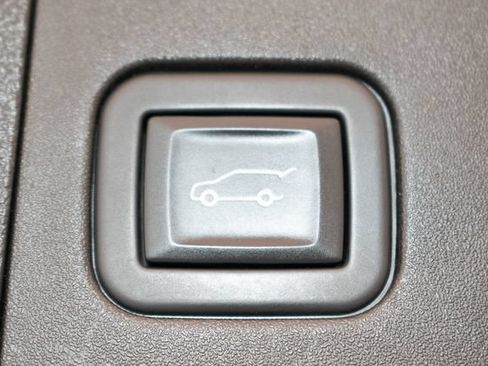 Used 2023 Cadillac XT4 Premium Luxury w/ Enhanced Visibility Package AWD/4WD image 15