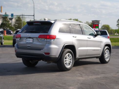 Used 2018 Jeep Grand Cherokee Laredo AWD/4WD image 3