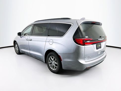 Used 2021 Chrysler Pacifica Touring image 5