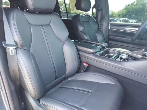 Used 2023 Jeep Wagoneer 4WD w/ Premium Group I image 32