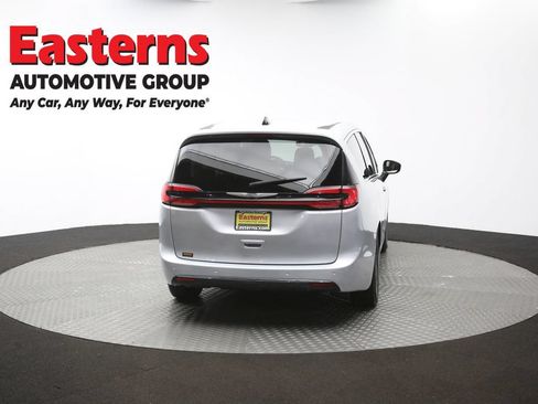 Used 2024 Chrysler Pacifica Touring-L FWD image 37