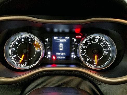 Used 2018 Jeep Cherokee Latitude w/ Altitude Package image 20