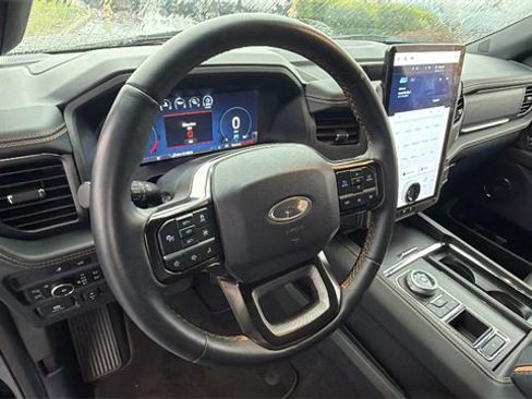 Used 2024 Ford Expedition Platinum image 31