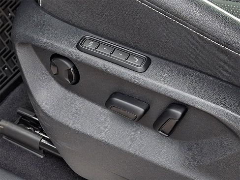 Certified 2025 Volkswagen Atlas SEL Premium R-Line image 29