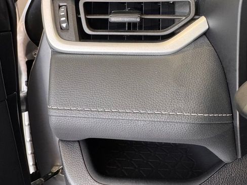 Used 2025 Toyota RAV4 LE AWD/4WD image 32
