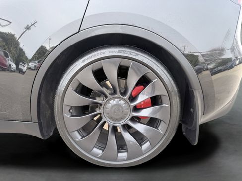 Used 2023 Tesla Model Y Performance image 9