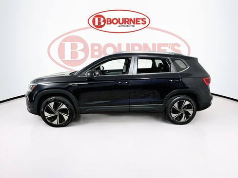 Used 2023 Volkswagen Taos SE w/ Panoramic Sunroof Package AWD/4WD image 8