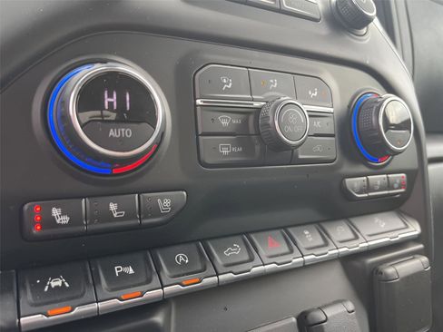 Used 2021 Chevrolet Silverado 1500 LTZ w/ LTZ Premium Package AWD/4WD image 20