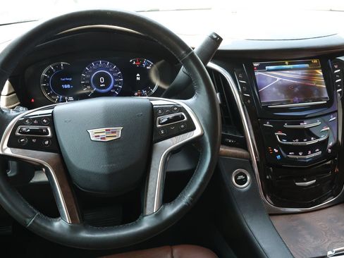 Used 2016 Cadillac Escalade ESV Luxury RWD image 17