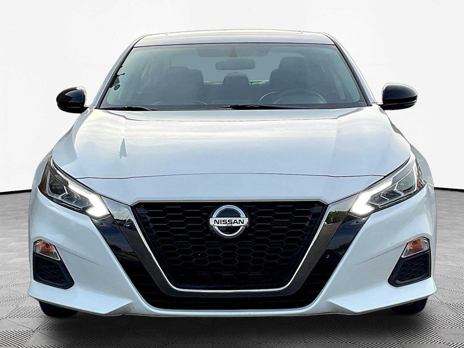 Used 2019 Nissan Altima 2.5 SR w/ SR Premium Package AWD/4WD image 2