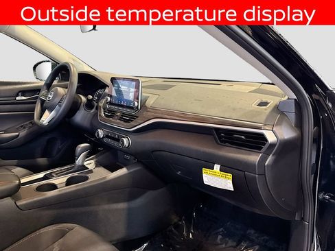 Used 2025 Nissan Altima 2.5 SV FWD image 25