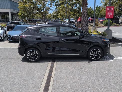 Used 2022 Chevrolet Bolt EUV Premier w/ Sun & Sound Package FWD image 5