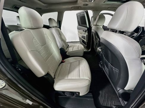 Used 2021 Kia Telluride SX w/ SX Prestige Package AWD/4WD image 12